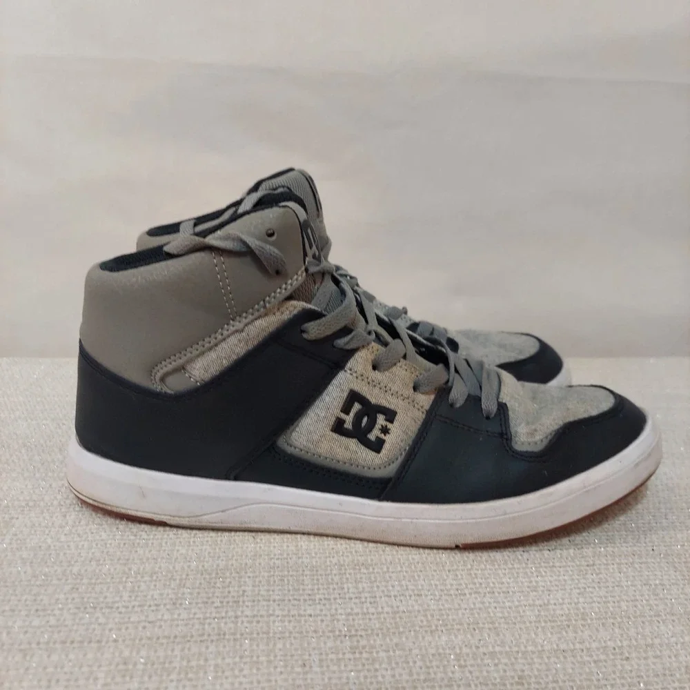 EUC DC Cure Hi Top Mens Skate Shoes Black Grey Mens Size 10